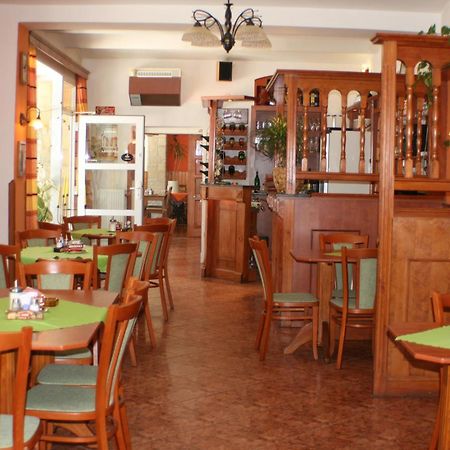 Pension-Restaurace Lugano Hrensko Ngoại thất bức ảnh